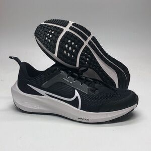 Black nike pegasus 40s